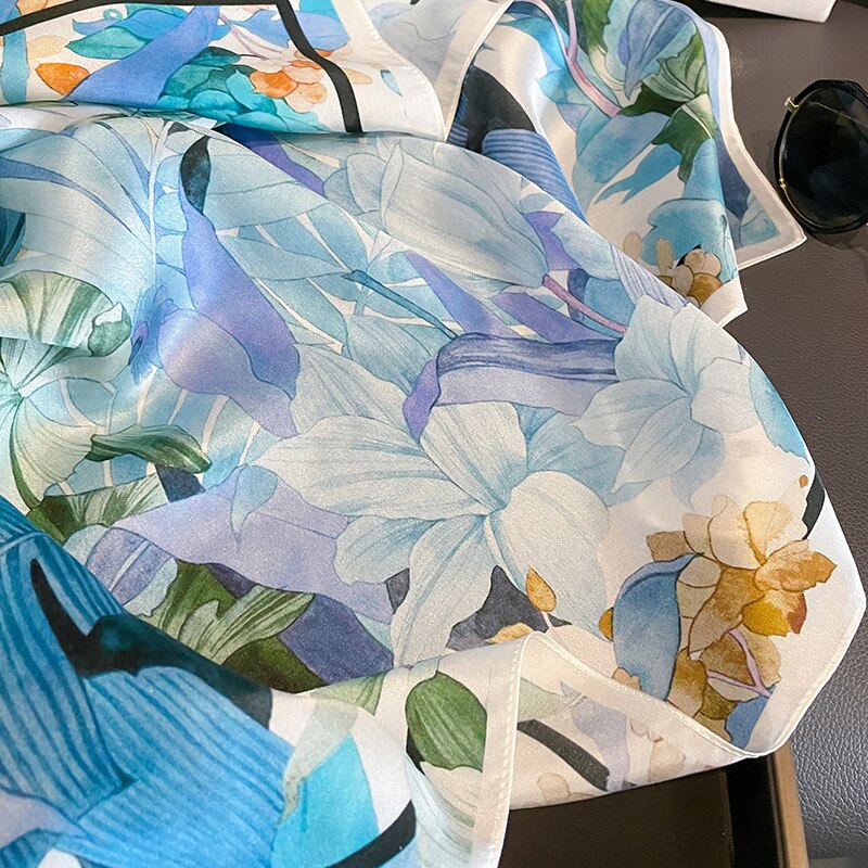 100% Seta Decorazione floreale quadrata Blu | La Parisienne