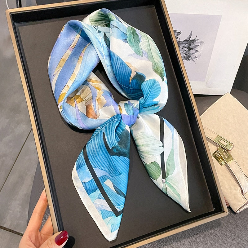 100% Seta Decorazione floreale quadrata Blu | La Parisienne