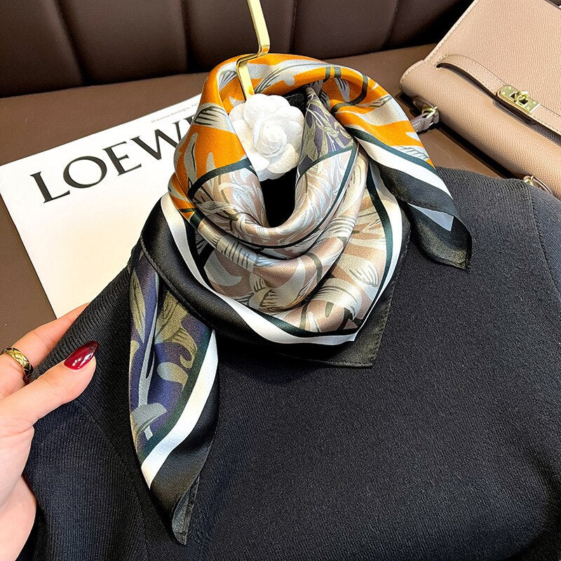 Sciarpa quadrata da donna 100% seta con fiore raffinato | La Parisienne