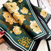 Sciarpa quadrata 100% seta con decorazione floreale bianca per donna | La Parisienne