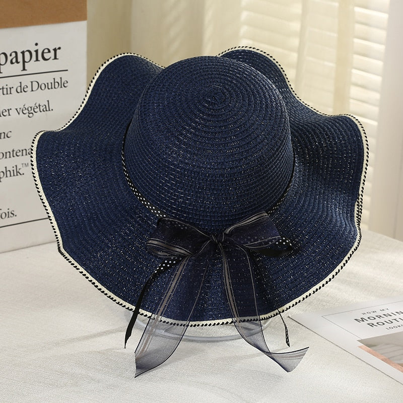 Cappello di paglia ondulato da donna con fiocco