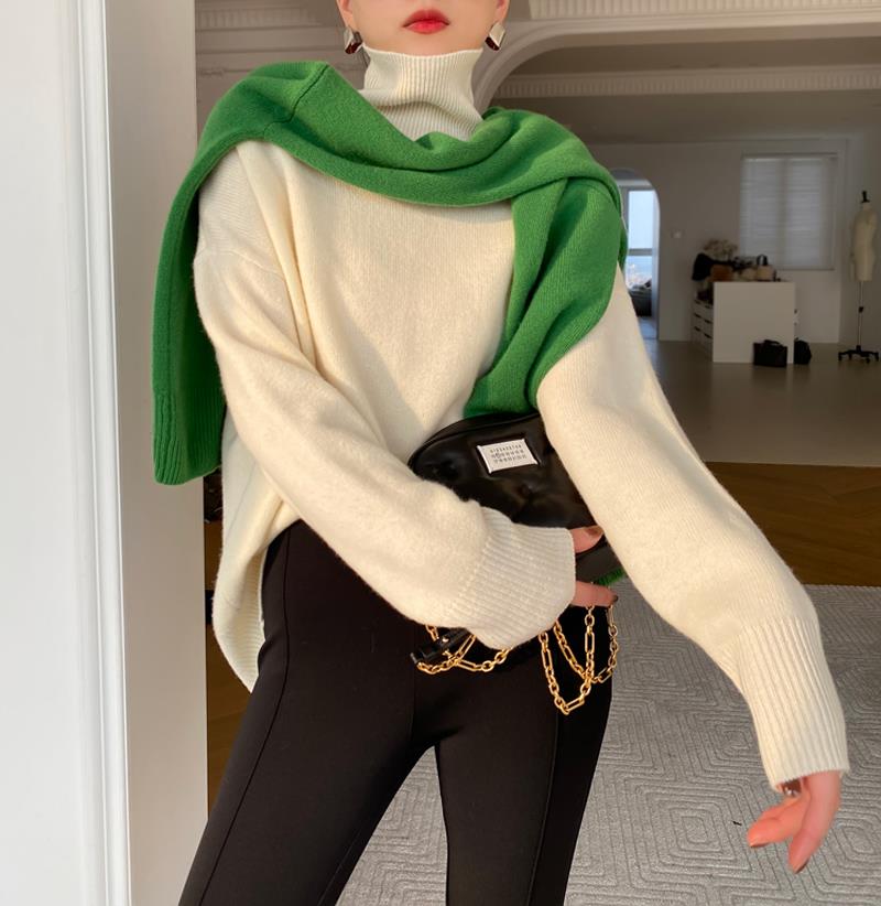Maglione donna raffinato con scollo a rotolo La Parisienne