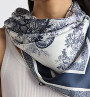 Quadrato di seta firmato