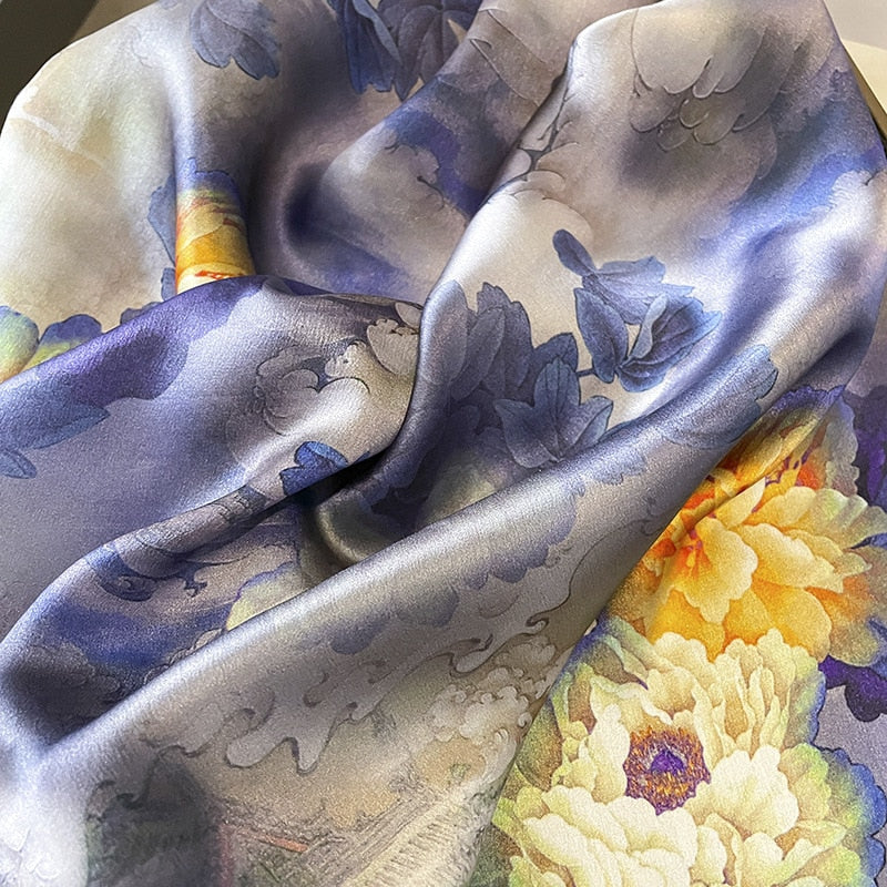 Sciarpa quadrata da donna in seta 100% con decorazione floreale viola | La Parisienne 